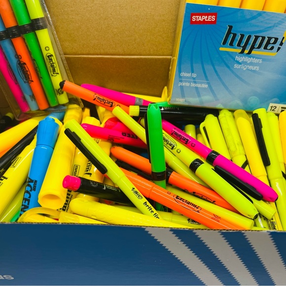 NWT & Used Highlighters Bundle of almost 250 Yellow, Pink, Blue etc!!! - Picture 5 of 6